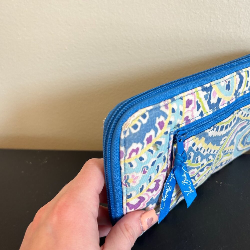 Vera Bradley Capri Blue Retired Travel Organizer Passport Wallet Case Zip Around - Picture 3 of 8